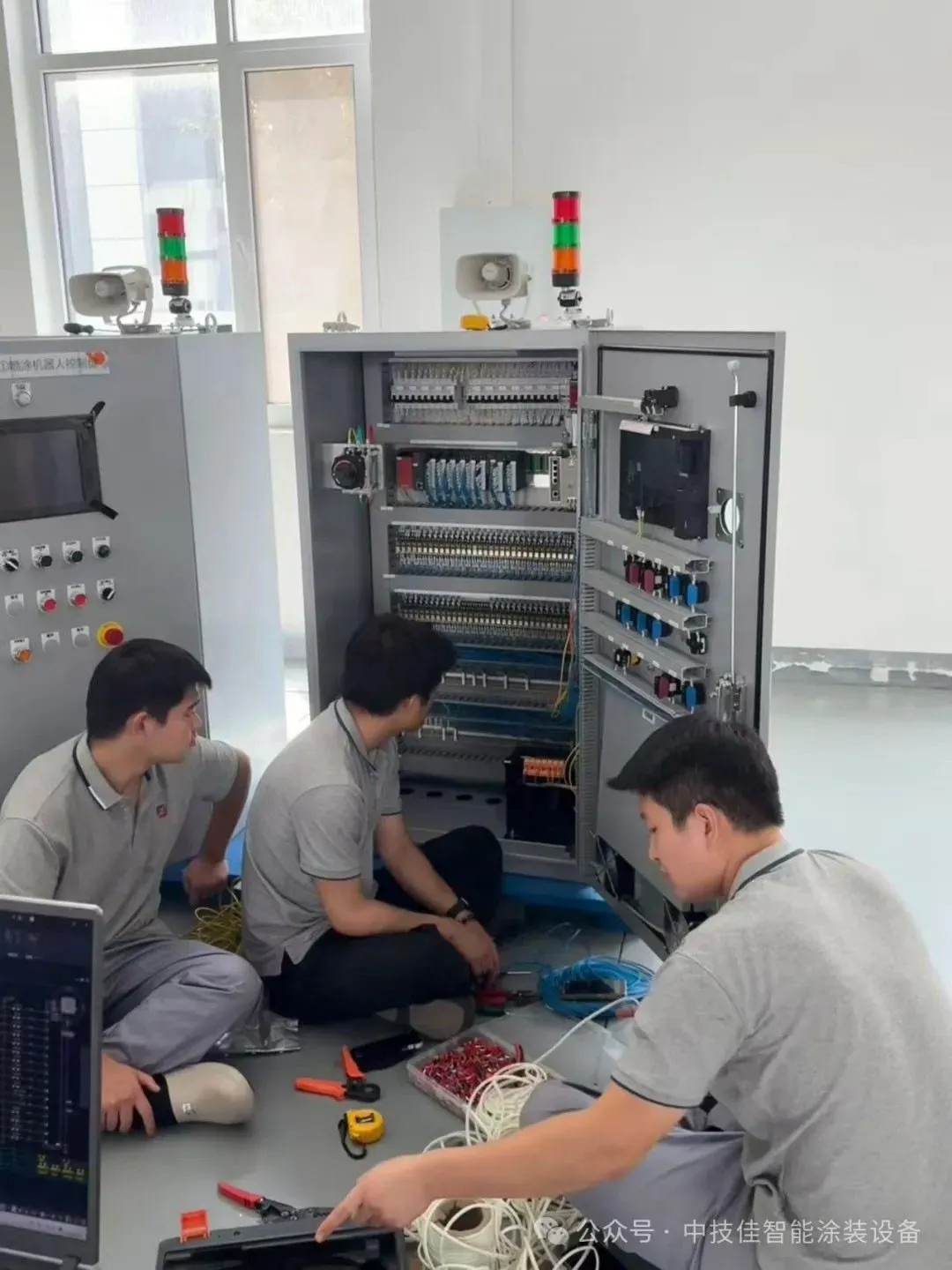 线缆排布与压接作业